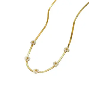 DaisyShell Necklace